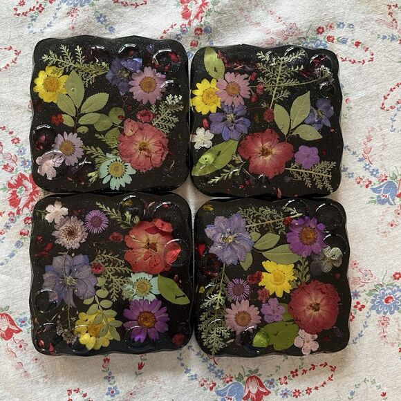 Vintage Lucite Resin Coasters Preserved Pressed Flowers Set of 4 Handmade - Picture 1 of 6